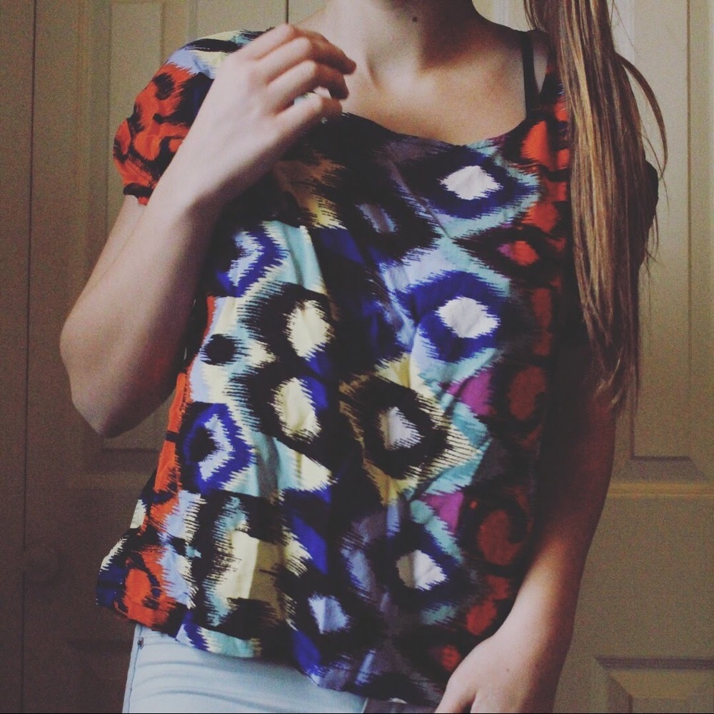 ♡ Tribal Pattern Blouse ♡ - Picture 2 of 4